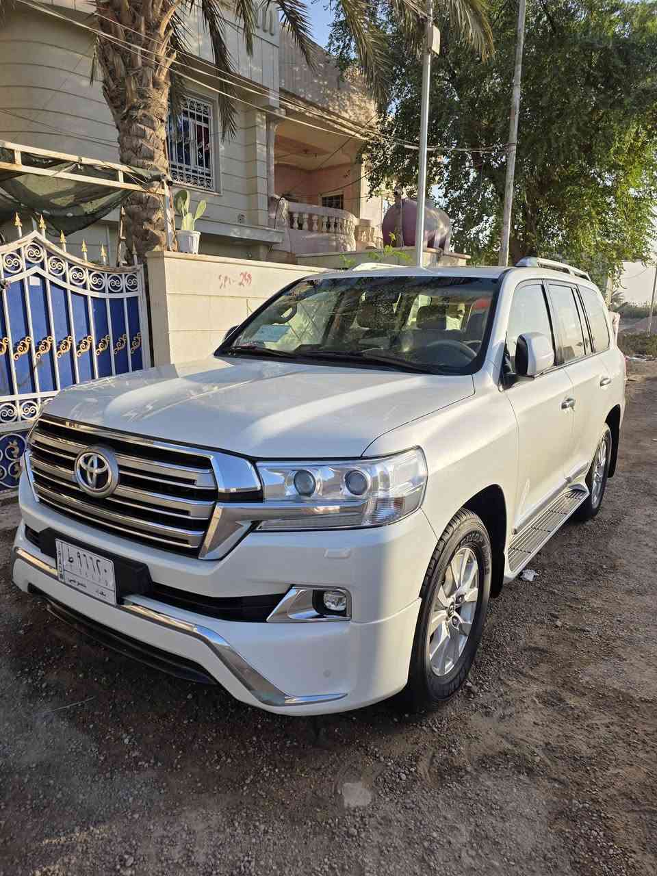 للبيع لاندكروزر 17فطيم اباسمي *********** كفاله عامه ماشيه 70المكان بابل السعر 5000قفل

