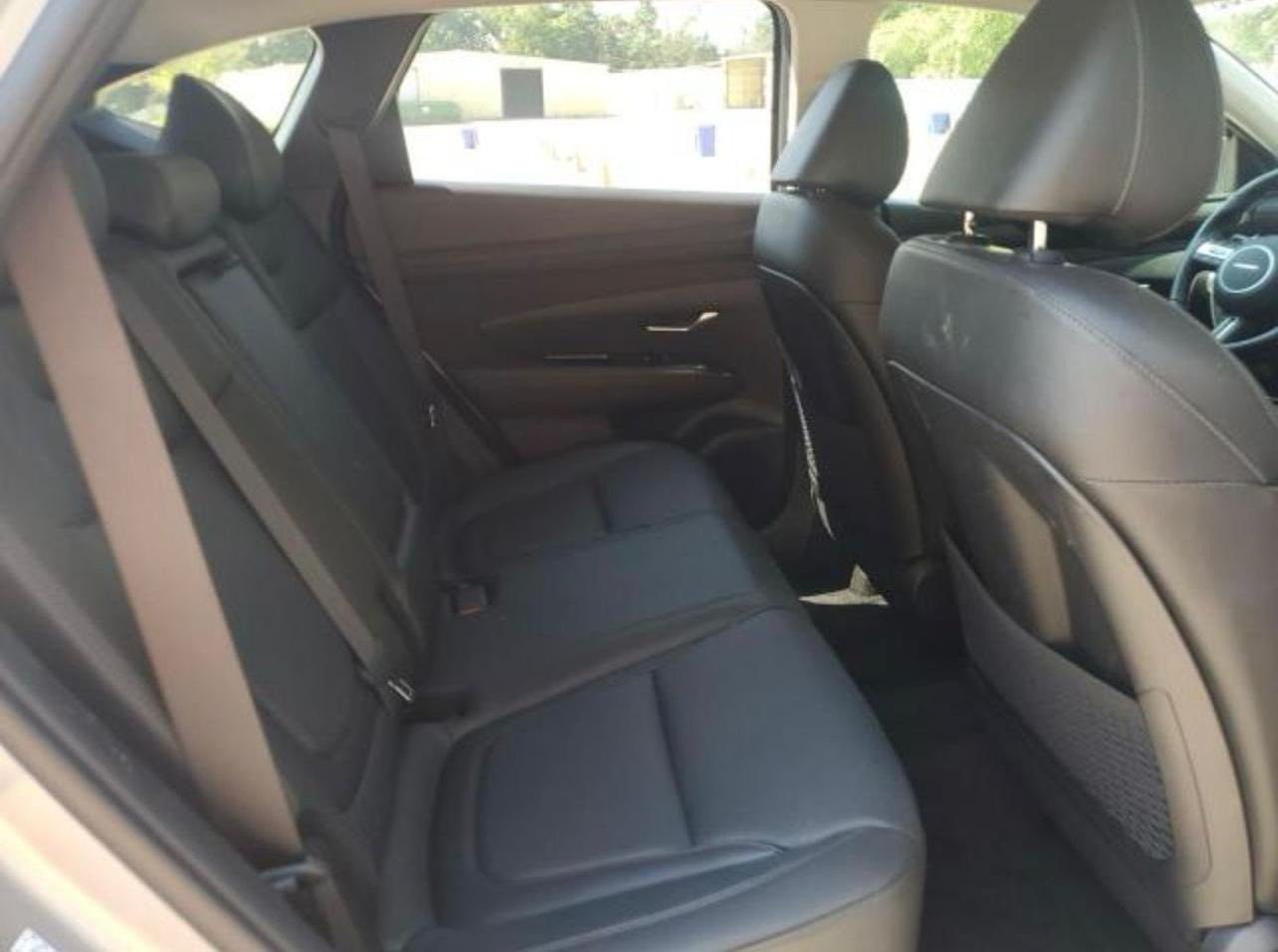 سلام عليكم 
توكسان موديل 2025/فول مواصفات برستيج هايبرد/ اعلى فائه ليمتد
قمار بانوراما
كشنات جلد تدفئه تبريد خلي امامي
خزن كشن ميموري
كشن 2كهرباء
رادار امامي خلفي 
كامرات محيطيه
نقطه عمياء
شاحن 
داته شوب
هندبريك دكمه
صندوك كهرباء
سياقه بلبصه امامي خلفي
حادث سرقات الجاملغ نفسه نشد موجود داخل السياره فقط الدعاميه الاماميه نشدت
رقم بغداد تحويل ثاني يوم

السعر 232وبيه مجال 
عنوان السياره بغداد الاعظميه
***********
