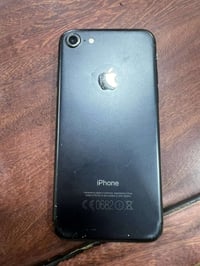 ايفون 7 عادي نضيف كلوو  بس كلاس مكسور  بطاريه تقرا خدمه  سعرر ٧٠  0773...