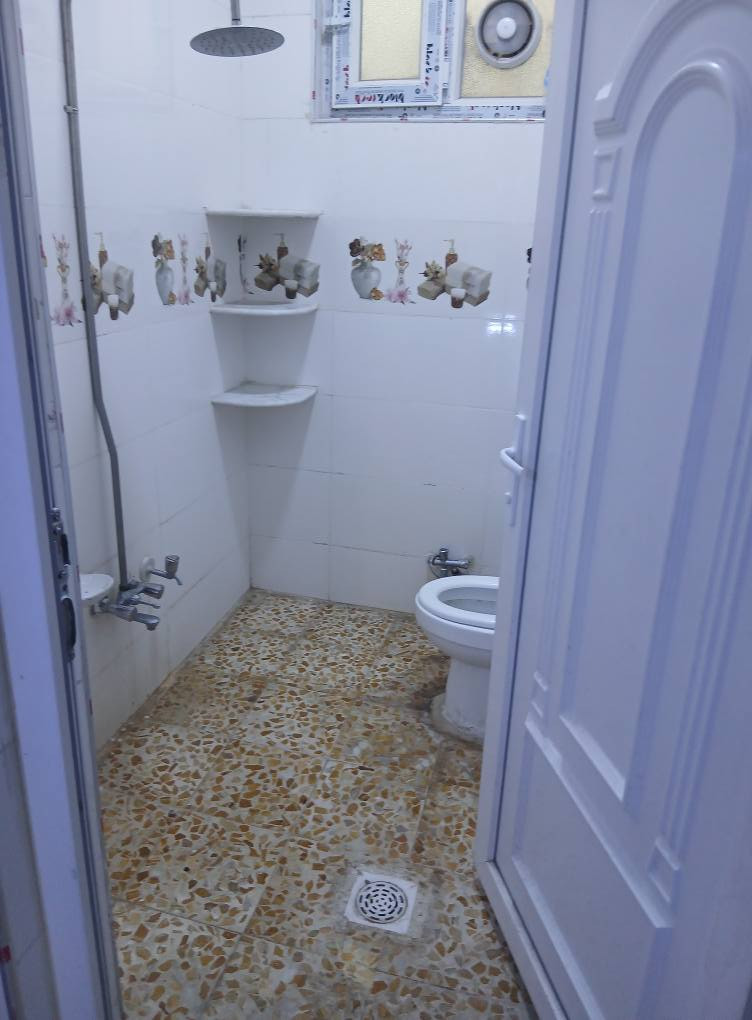 حي الوليد شقه للايجار بناء حديث في الموصل حي الوليد الجيه المقابله من حي الميثاق
 غرفتين نوم هول صحيات مطبخ
 بيتونه سطح 
***********/***********
