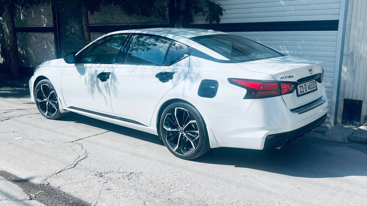 Altima 23 SR  plass
واحد قطع صبخ 
صونر رقم شاصي موجود
سياره كلشي جديد  
٤٥مايل ماشي 
كير محرك بشرط
مكان كلار 
***********
