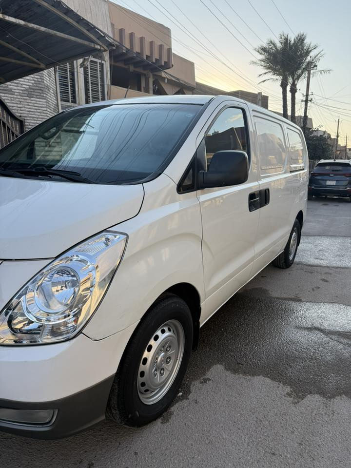 السلام عليكم ستاركس فان 2011 سليمانية سيارة نضيفة كما موضح بصور
بيهه قطع صبغ 
محرك نظيف كلش
سيارة كاملة حدادية امامي وخلفي 
تايرات نظيفة جاهزة للشغل 
السعر 120$ وبيهه مجال بسيط 
العنوان:- بغداد بغداد الجديدة 
 الاستفسار:- ‭0770 645 8222‬
