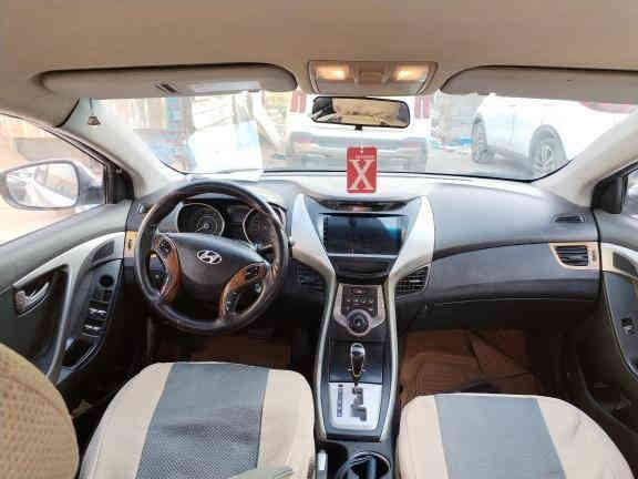 النترا خليجي 2012  محرك 1600 مصوغه عام   مصوبغه صفره مرجعينهه بيضه  محرك مكفول  تخم تاير   صدره نضيف  العنوان بغداد الدوره  السعر 78 
***********
