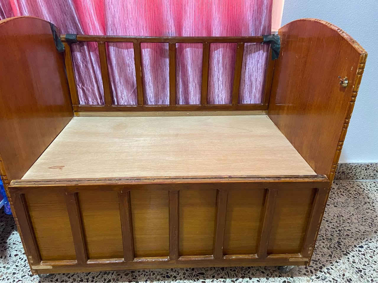 سرير طفل صاج حطاطه شغل حصيبه بي كومديات للملابس وجروخ ويا دوشك السعر٨٥وبي مجال عانا, الأنبار


**إذا كنت صاحب هذا الإعلان وتريد حذفه لأي سبب، رجاءا أرسل رسالة إلى الدعم الفني**