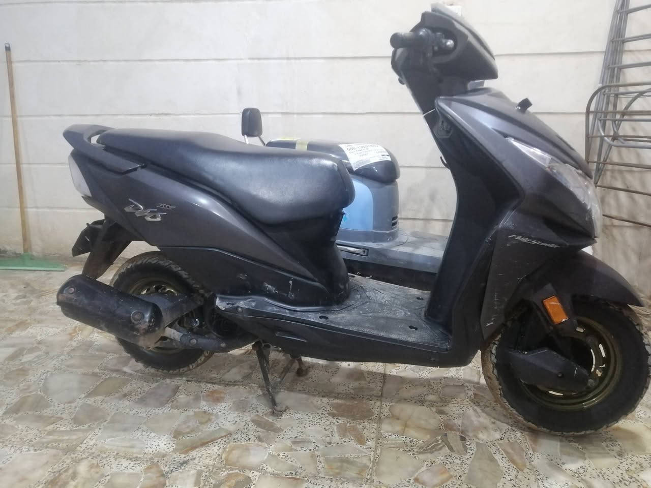 سلام عليكم هوندا  DX للبيع دراجة زبده  مكينه ناعمه الدراجة اوراق كامله مديل ٢١ لل استفسار ***********
