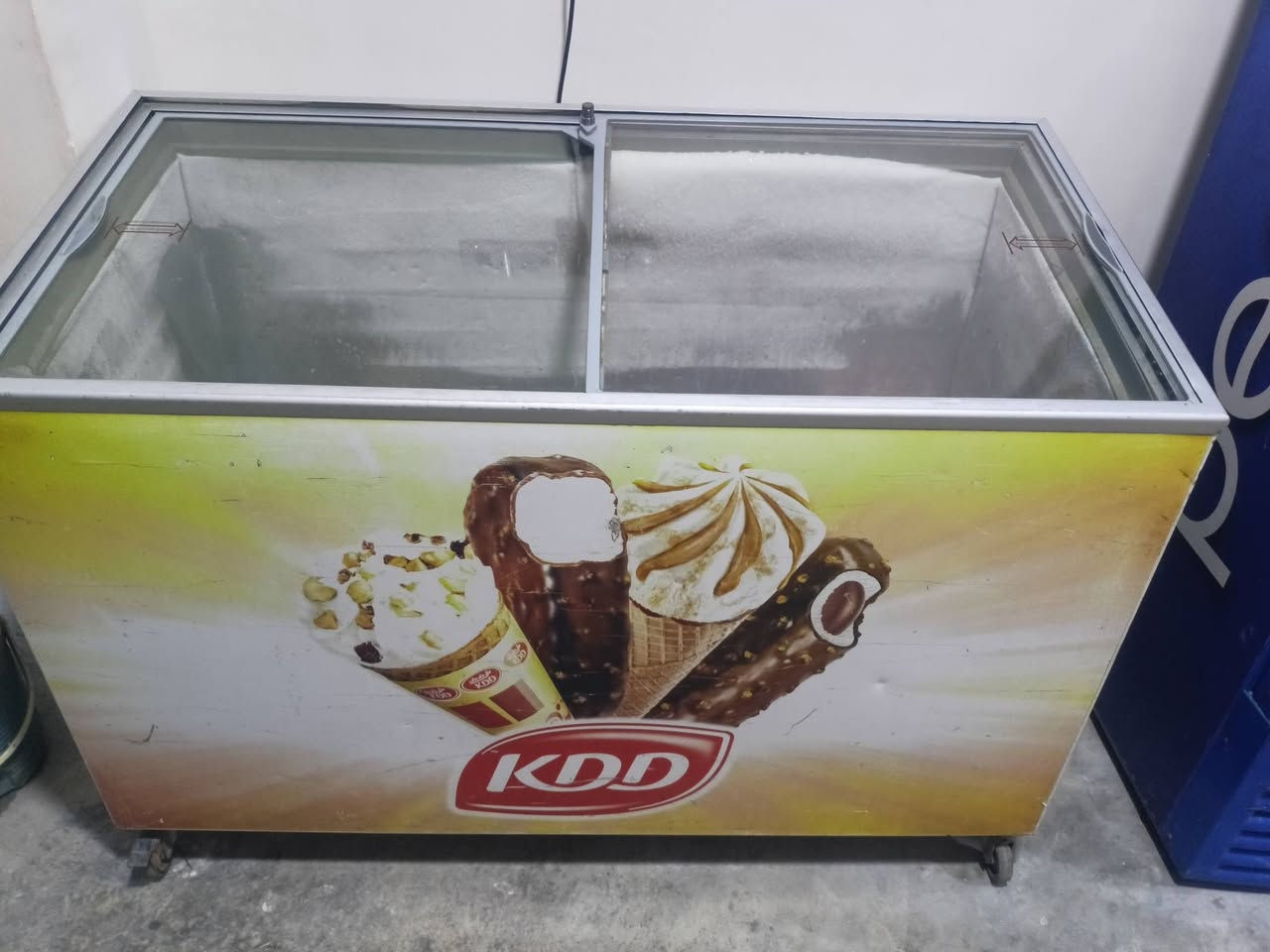 السلام عليكم توجد مجمده عارضة للبيع كما موضح بالصورة 
اتصل ***********
