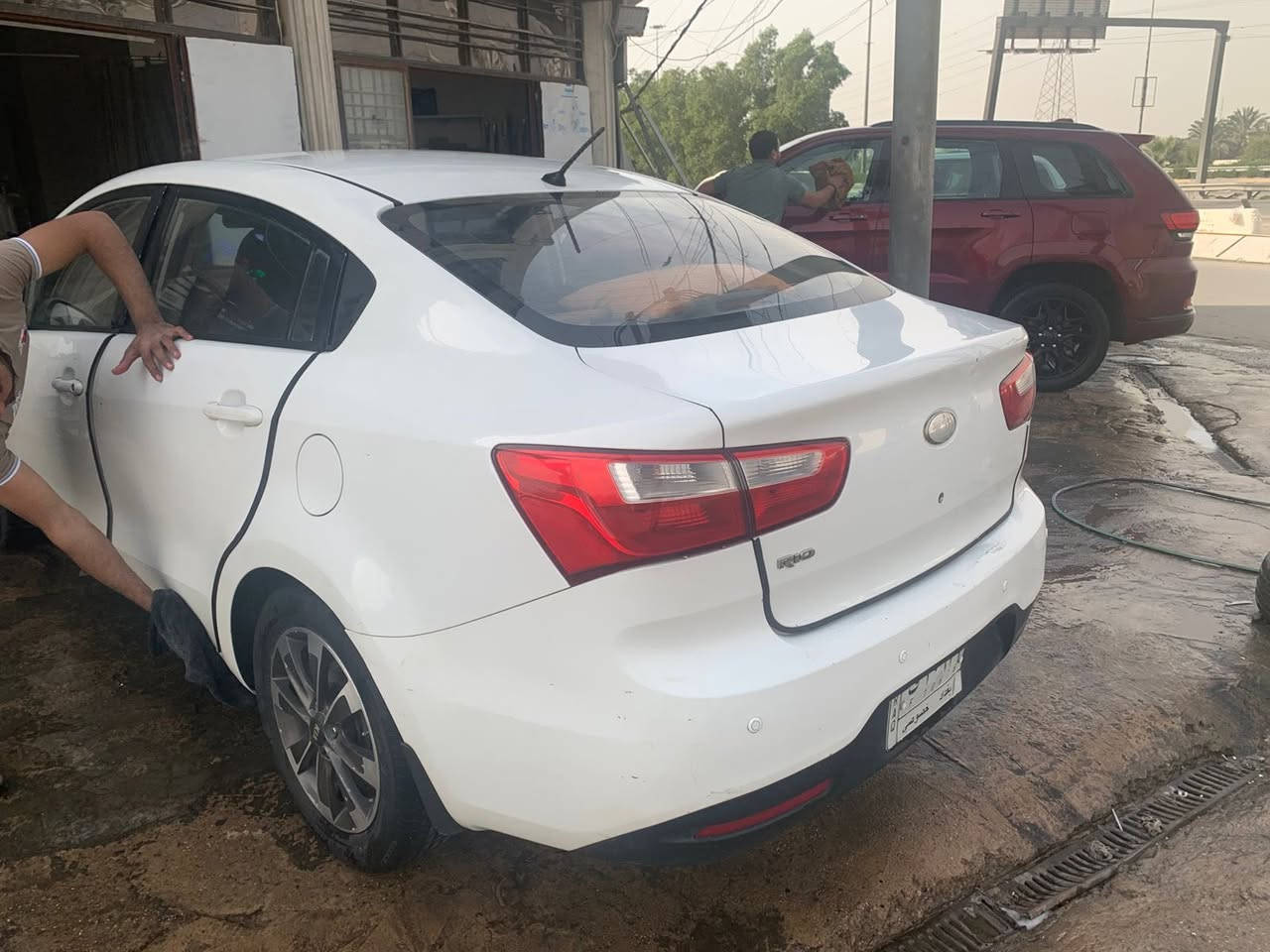 مكلف بلنشر مااجاوب خاص اتصل علرقم

السلام عليكم 
كيا ريو موديل 12 خليجي دبل قطرة محرك 1600 مواصفات السيارة تحكمات كامرة شاشة وباقي المواصفات السيارة محرك كير صدر تخم تاير نوزلات بلكات راديتر قاعدة فيت بم مجاول كله جديد السيارة ومعتني بيه دهن كله اصلي تبريد ثلج 
بيه 3 ونصف قطع صبغ جاملغات امامي واحد بسبب شخوط واحد بسبب طخة ماطور والباب مال سايق مرشوش وبيه ممفتوح لا كير ولا محرك دهن كير جديد ايضا بغداد بسمي
السعر 84 المكان العامرية للتواصل *********** يحتاج بعض الترتيبات للخارج
