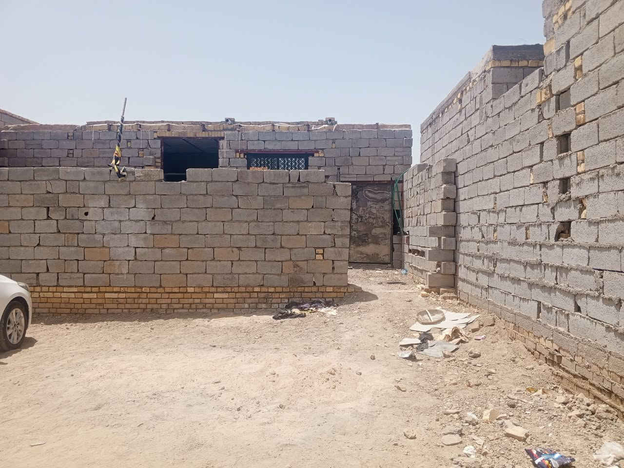 سلام عليكم بيت للبيع بنيان جديد 2026 مكان بالسبل هو الغرفه طول مالتها 5 والعرض مالتها 4 والغرفه الثانيه 4:30 والعرض مالتها 4:30 واللي يحب يتواصل هذا رقمي *********** سعر البيت 33 وبي مجال 🖐️
