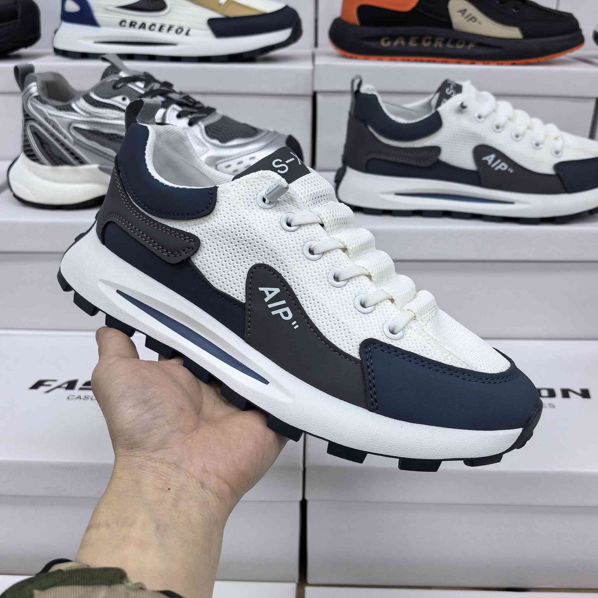 Items No.：M2016
Name：mixed men's shoes
Size：39-45,30Pairs/ctn
MOQ：150Pairs


**إذا كنت صاحب هذا الإعلان وتريد حذفه لأي سبب، رجاءا أرسل رسالة إلى الدعم الفني**