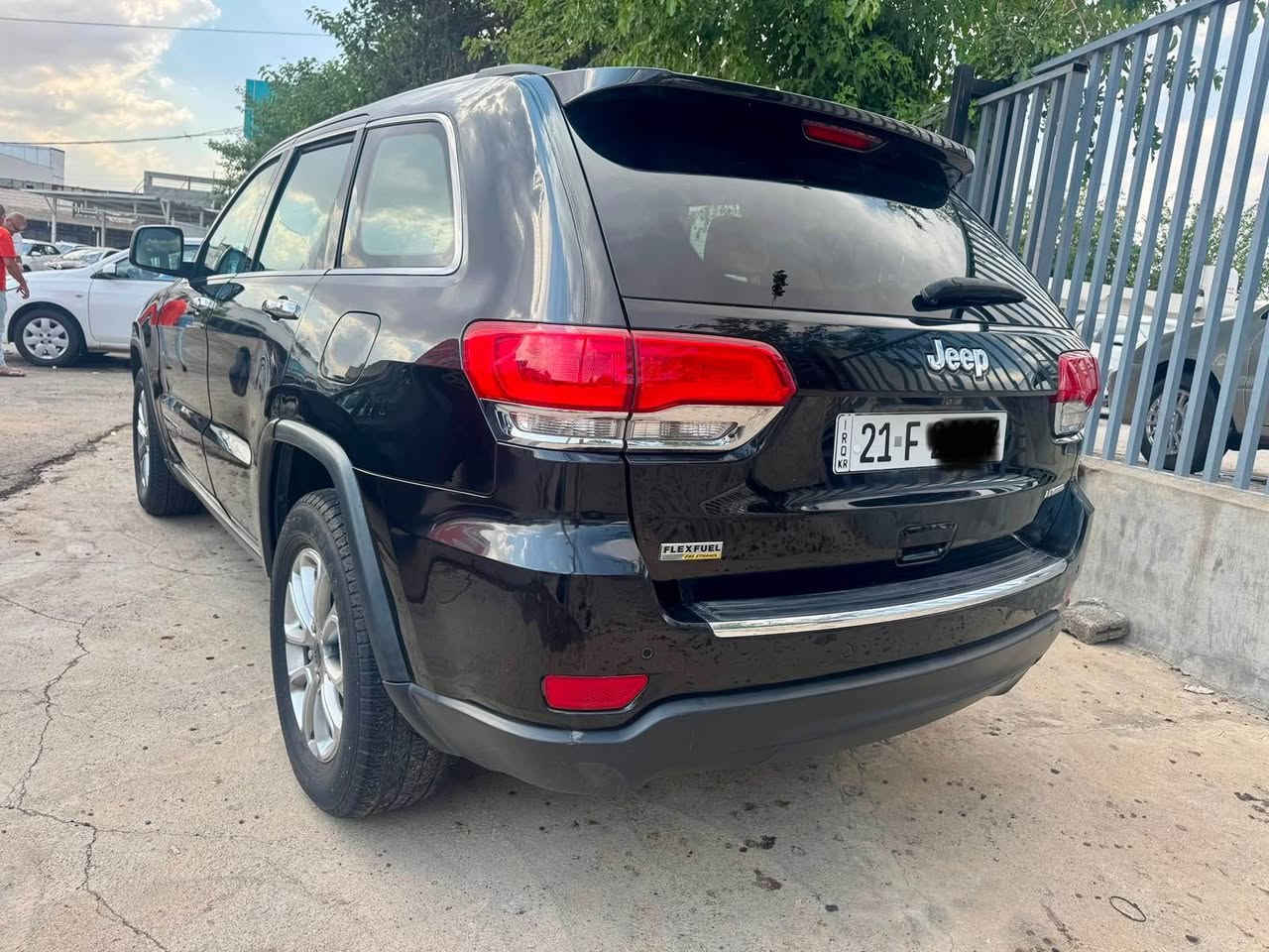 jeep laredo 2015 full 

.. گیڕ و مکینە كارەبای بەشەرت  .. مکینە  6 بستۆن   … سەیارەیەکی زۆرجوان و خاوێن و بێ مەسرەفە  زۆر  تازەية… سەیارەكە بی بۆیاخە دوو  پەڵەی   ساردی  هەیە  بي ناوەکرتن بی ئیرباگ ... 
  سەیارەكە فول فول موصفات 

ناو زةرد ، بصمە، دركا بصمە پانۆراما ،سنوق شقت ،راداری ئاوین ، كوشن جلد ، كوشن سارد و گەرم    ،سوکان ڤۆلیۆم ، تەحدید سورعە  ،  شاشه ، كاميرة  ، كوشن كارةبا  ، ئاوينة ئيشارات ،لايت ليد ، لایت ئۆتۆ  ، eco، تەبرید مرکزی، بلاجیکتۆر،حاسي دواوة .   CD,USB,AUX,

‎شوێن   ::::   سلیمانی 
 ***********
*********** السليمانية, العراق

