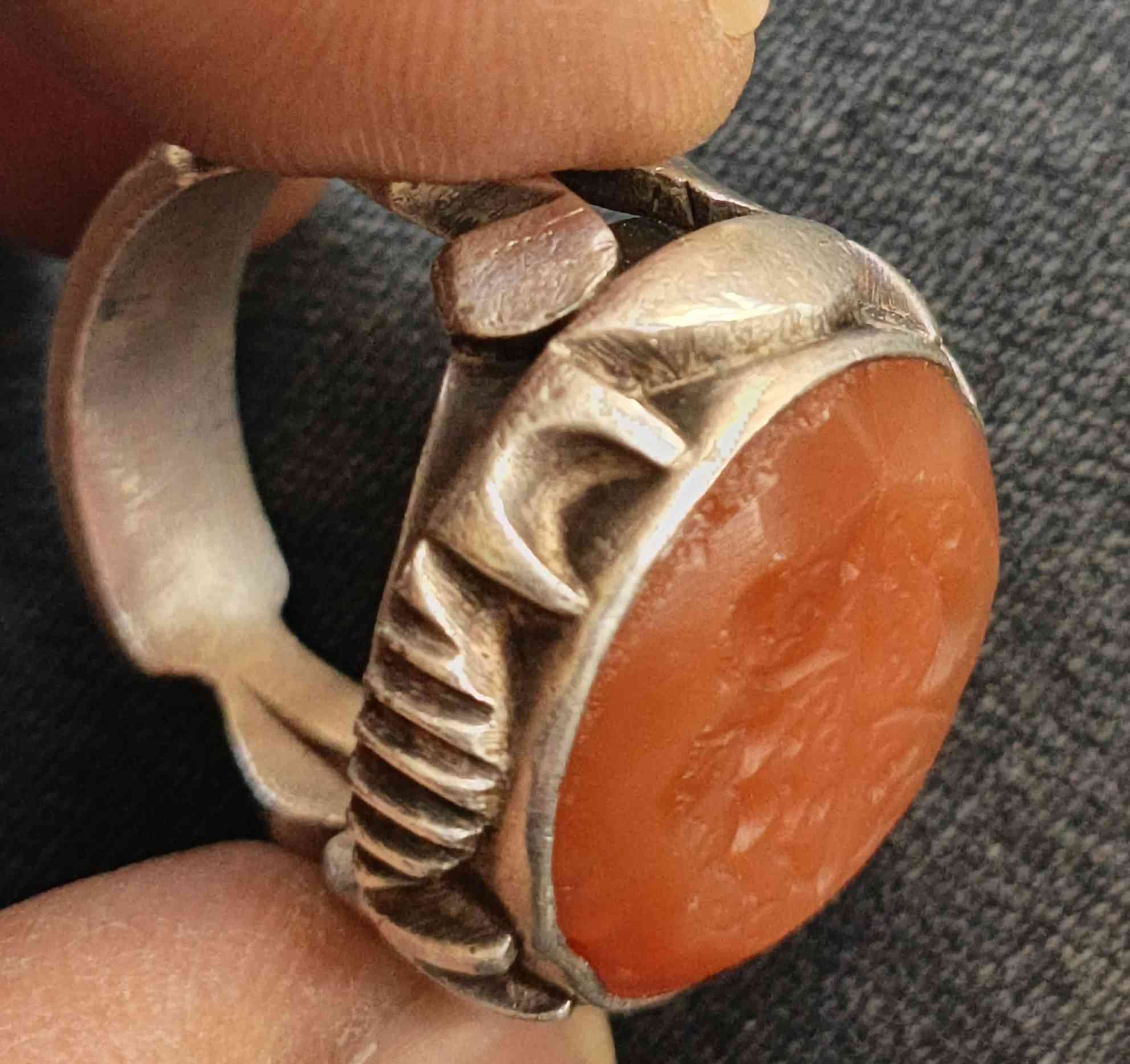 خاتم يماني قديم شكل صياغه ثقيله 150قفل لايوجد توصيل بغداد ساحه عدن


**إذا كنت صاحب هذا الإعلان وتريد حذفه لأي سبب، رجاءا أرسل رسالة إلى الدعم الفني**