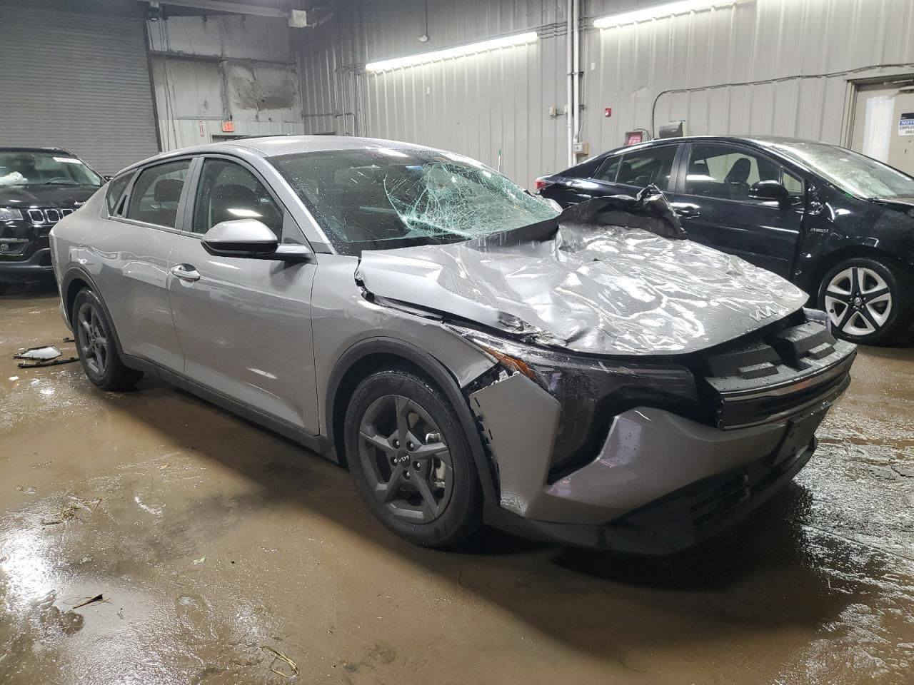 كي فور 2025 بدون دواخل بدون ايرباك بيع مستعجل أسعر 82  فقط بلوشي للتواصل ***********
