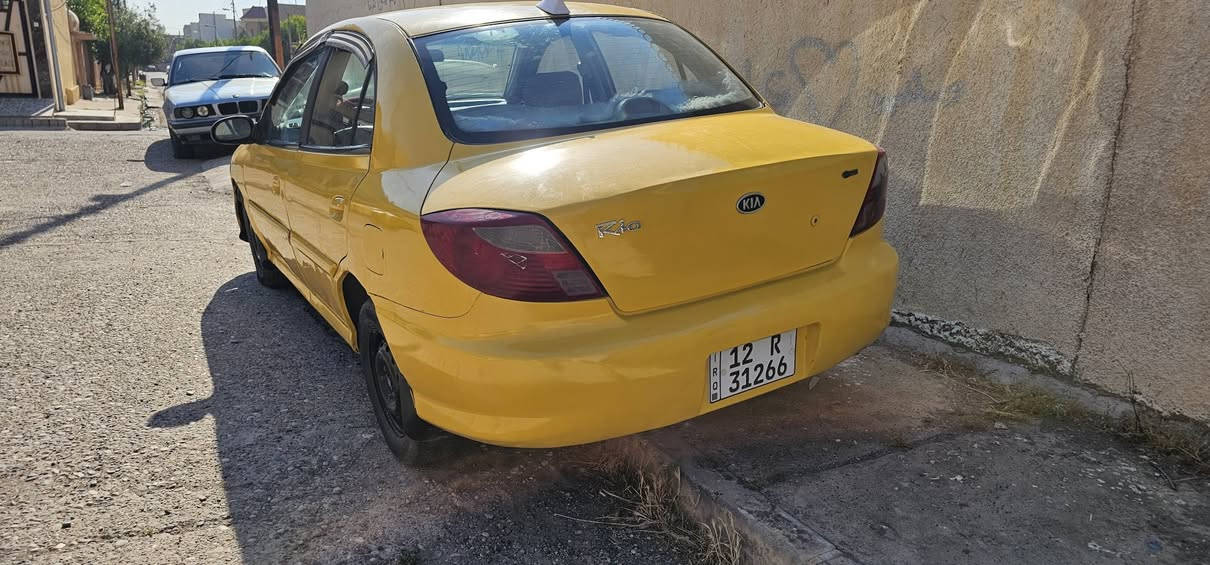 السلام عليكم 
للبيع. 
كيا ريو موديل  2001 بأسمي 
كير محرك  مازدا  حجم 323 محرك بي رخاوا كير نضيف 
اوتوماتيك تبريد  كانت أجرة تحولت خصوصي  بعد التحويل 
السعر 4000$ 
اي استفسار  ***********
***********.
