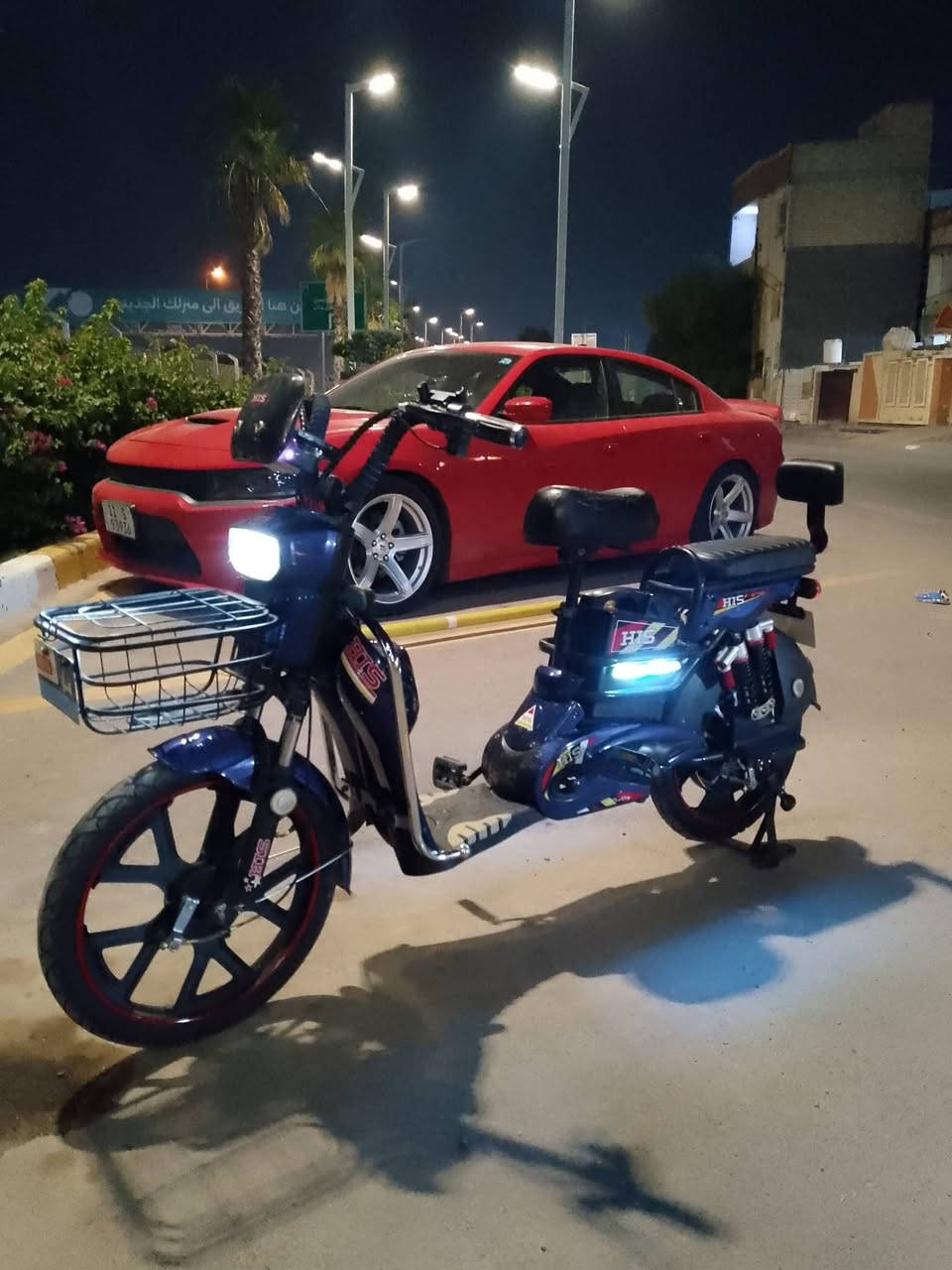 السلام عليكم للبيع دراجه شحن مامستعمله قليل بطاريات جدد لسعر 300 وبيهه مجال لمكان لغزاليه رقم ***********
