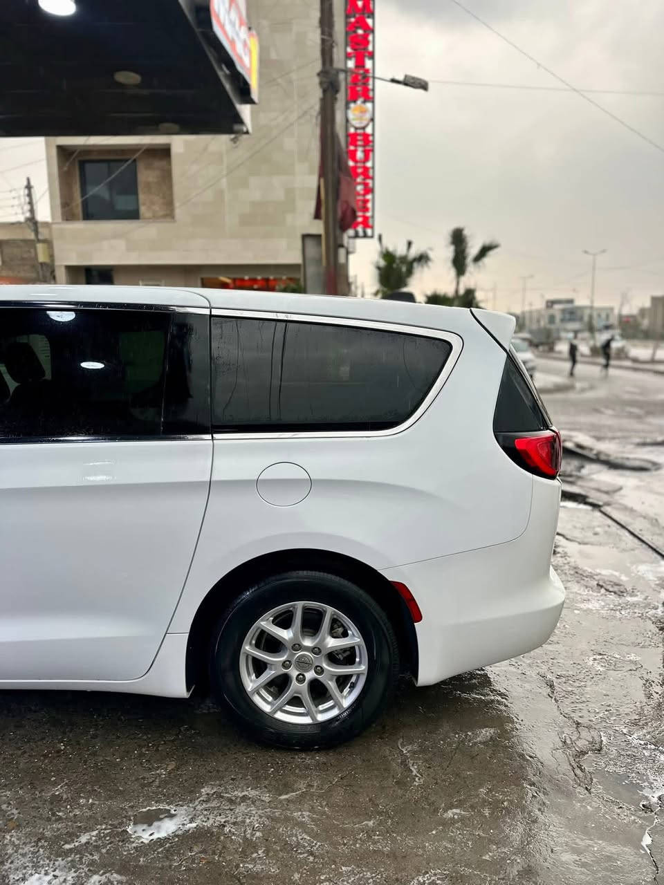 سيارة عائلية فخمة، مريحة جداً، واعتمادية للسفر والاستخدام اليومي.
للبيع او المراوس حسب القناعه

المواصفات:

 • ✅ موديل 2023

 • ✅ 7 ركّاب (صفوف واسعة)

 • ✅ محرك 6 سلندر V6 قوي وناعم

 • ✅ ناقل حركة أوتوماتيك

 • ✅ شاشة لمس

 • ✅ نظام صوتي ممتاز

 • ✅ كاميرا خلفية

 • ✅ تحكم كامل من المقود

 • ✅ مثبت سرعة

 • ✅ تكييف أمامي + خلفي (تبريد ممتاز)

 • ✅ أبواب جانبية كهرباء 

 • ✅ مرايا كهرباء

 • ✅ نوافذ كهرباء

 • ✅ نظام ثبات وتوازن

 • ✅ نظام مانع الانزلاق

 • ✅ مساحة تخزين كبيرة جداً

 • ✅ إطارات الشركه 

 • ✅ قيادة ناعمة وثبات عالي على السرعات

🧼 السيارة نظيفة جداً 

🔍 وارد امريكي  دخول جديد 

صور الحادث ويه المنشور

***********

متوفر واتساب‬‏
