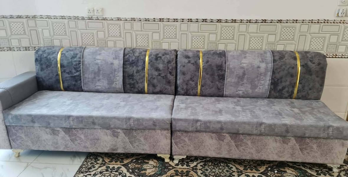 السلام عليكم  ديؤان  لبيع ١٠ مقاعد نضيف حيل رقم تلفون ***********
