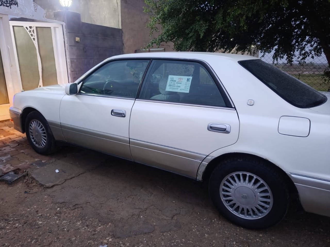 سلام عليكم سياره للبيع موديل96 رقم دولي سنويه نهاية 2030 بسمي شرط تحويل فقط مكينه وكير فيفيتي3000 فيتين جدد فانات شاهينه غرفه جديده  شاشه كامره حداده 90% تايرات80% كهربائيات كله شغاله علمن السياره (نقل) السعر 79 وبيها مجال بصيط العنوان ذي قار مكلف بالنشر اتصال فقط*********** موجود واتساب
