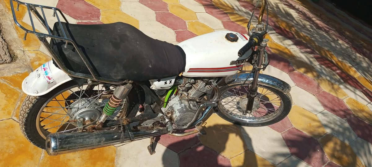 دراجه كلك بدون اواق مكفوله من السرقه السعر ١٧٠ وبيه مجال المكان واسط الزبيديه ***********
