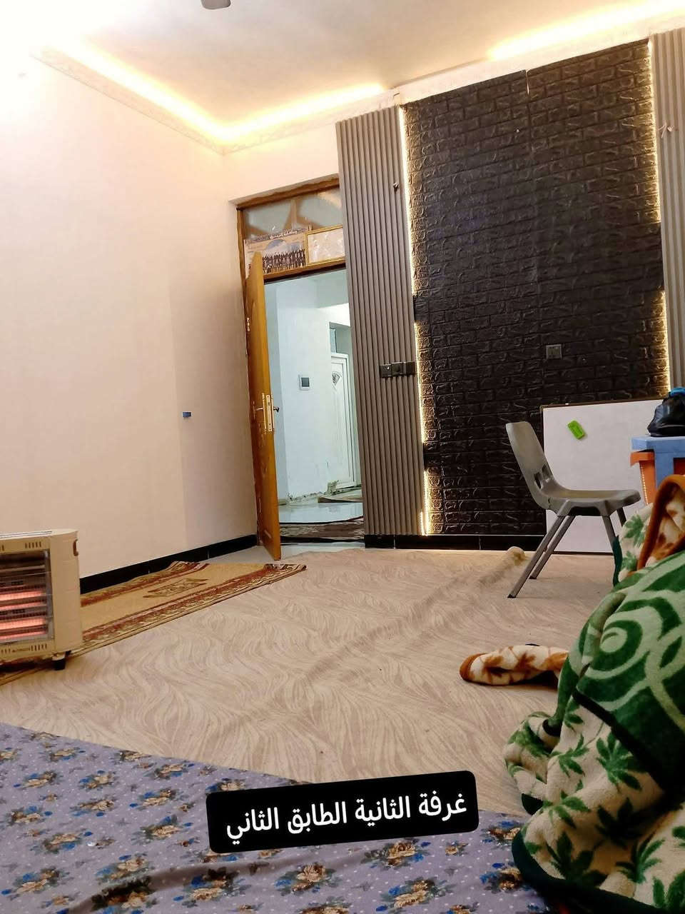 السلام وعليكم ورحمة الله وبركاته
اللهم صل على محمد وآل محمد 

#الدار_للبيع المساحة 150 متر طابقين كامل 
طابو زراعي سند٢٥
 (الواجهية ٧,٥ متر والنزال ٢٠ متر) 

يحتوي الطابق #الارضي على كراج واستقبال وصاله ومطبخين (حار وبارد ) وغرفة نوم وحمام وترك وتواليت خارجية 

الطابق #الثاني يحتوي على ثلاثة غرف نوم وصالة وحمام وتواليت

#البناء رفت وطابوق الجمهوري ودرجة أولى 

#العنوان بغداد الرئاسة العبيدي قرب السوق 

رقم التليفون ***********

يوجد واتساب (ابو حسام العطواني)
