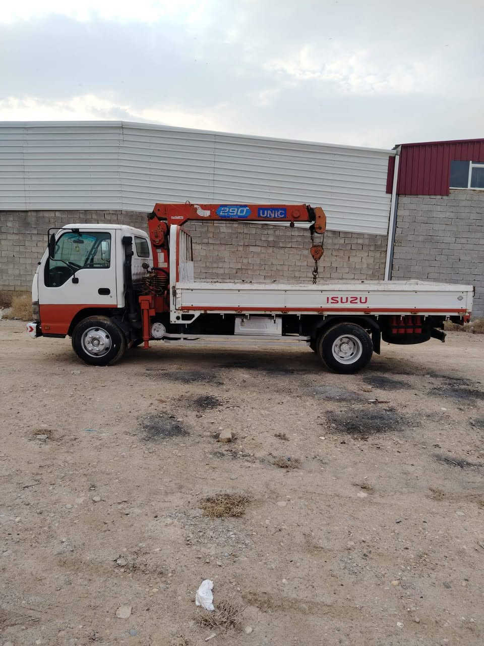 كرين اسوزو
كير ومكينه و شاصي وجهاز كفاله شرط 
جهاز يونك 2900
طول البدي 4ونص صافي 
تخم تاير باتريات جدد 
تبريد سبلت شغال 
جهاز سلايتين 
رقم بغداد انكليزي بسمي سنويه 2027
السعر اتصل او واتساب وبيك خير وتدلل ***********/////***********
