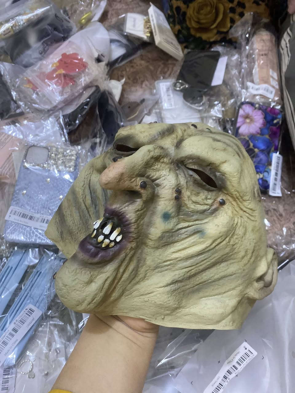 هذول الاقنعه شيسوون بيهن 
مره سالت واحد يكول نبوك البنك بيهن وخرطت العافيه 😀
عود هذا متوفر الي يريده يكتب سعر


**إذا كنت صاحب هذا الإعلان وتريد حذفه لأي سبب، رجاءا أرسل رسالة إلى الدعم الفني**