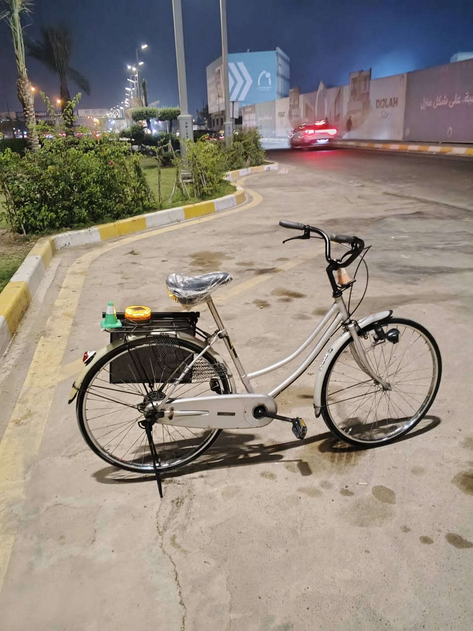 سلام عليكم اخوان بايسكل للبيع نضيف جدا بريكات شغلات امامي خلفي تايرت نظاف ياباني اصلي مختم حجم 26 _27 سعرة قفله لاتعاملني ولا اعاملك 120 قفلة مكاني بغداد غزالية تواصل واتساب ***********
