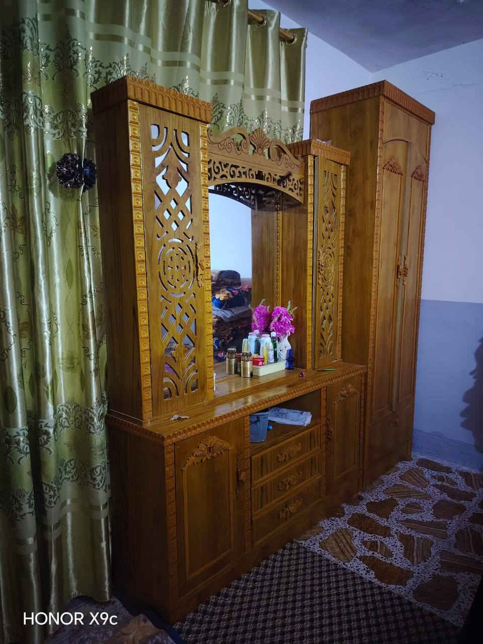 غرفه نظيفه للبيع العنوان كياره للاستفسار الاتصال على الرقم التالي ***********
