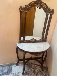 ميز تواليت • مرمري • درجة أولى