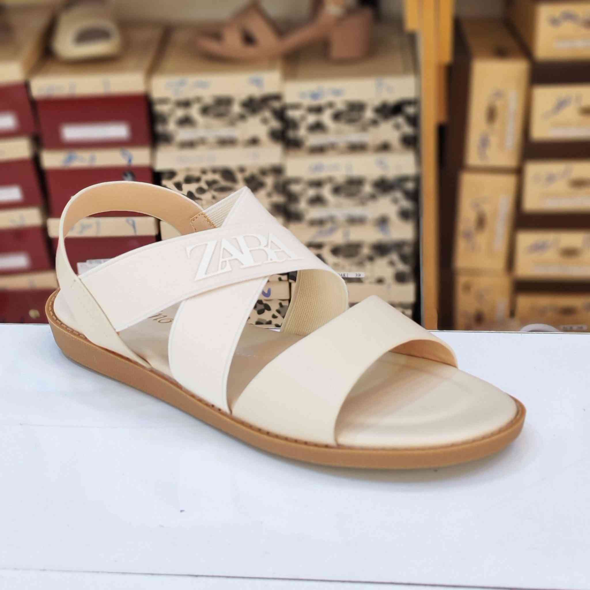 #جديد
سعر القطعة 💥 15000 الف 💥
صندل فلات طبي خفيف ماركة ZARA الوان المعروضه فقط
#العنوان خانقين مجمع الحاج قاسم خلف مجمع حبيب مول
توصيل جميع المحافظات وداخل خانقين واتس ***********
احذية و حقائب بشار
