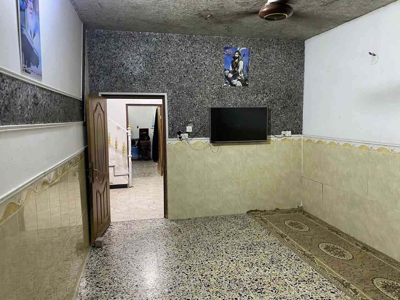 السلام عليكم …بيت للبيع بناء نظيف وجديد المساحه 120 متر يتكون من استقبال +مطبخ+غرفتين نوم+  صاله + خدمات صحيه فوگ  وجوة  وبسعر مناسب للاستفسار اكثر الاتصال على الرقم الآتي 
***********
