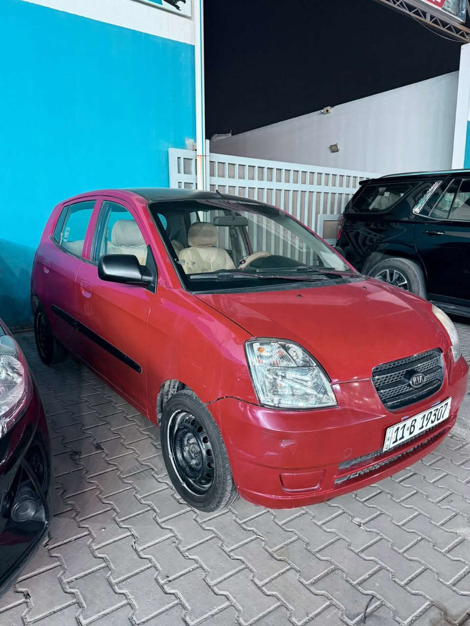 السلام عليكم ورحمة الله وبركاته 
كيا بيكانتو موديل 2007 
كير اوتماتك محرك خير من الله كير خير من الله صدرها نضيف تايرات جديدة تبريد ثلج السياره كدامكم بصوره وتكدر تشوفها وتكلبها مكانها معارض البياع معرض الليرة السعر 54 وبيها مجال للشراي تجي تكلب وتشوف وبخدمتك انزلك بليرضي الله السياره بااسمي تحويل شوكت متريد الرقم بغداد انكليزي رقم اتصال واتساب او مراسلة فقط واتساب *********** تحياتي للجميع
