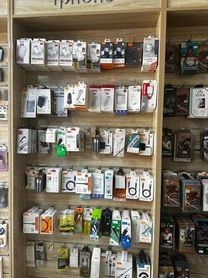 السلام عليكم بضاعه محل للبيع ( الفاترينات نباعن )
كفرات على لزكات على كيبلات على سماعات بلوتوث على لزكات شاشة ايبادات على هيج امور

عندي جرد بلبضاعه مواد وعدد والسعر 

للبيع شلعة وحده 
والي يحب يجي يشوف الغراض موجودات بلبلديات

رقمي  
*********** اتصال وواتساب
