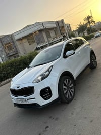 للبيع سبورتج 2017 خليجي بصمه  مكينه 2000 دوش رقم بغداد ماشية 72 ألف كي...