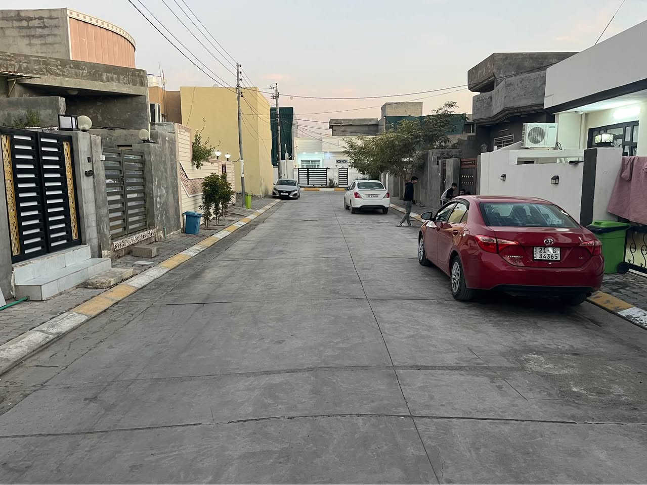 قطعة أرض 200ك للبيع 
طابو صرف شرط الأسكان
خلف الملعب قريب من الإعدادية
تبليط ماء مجاري فول خدمات 
شرط التحويل والبصمة
للأستفسار *********** خناقين, ديالى
