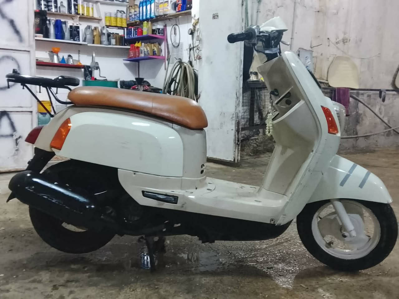 سلام عليكم بوليس البيع الدراجه نضيفه وكلشي ما بيهة شوفتك عينكم بس عوزه ترتيب شوي ما صارلهة هواي من جبتهة متوازي علا بيعتهة السعر 700 وبيهة مجال الستفسار علا هاذ الرقم المو شراي لا يتصل رجان ***********
