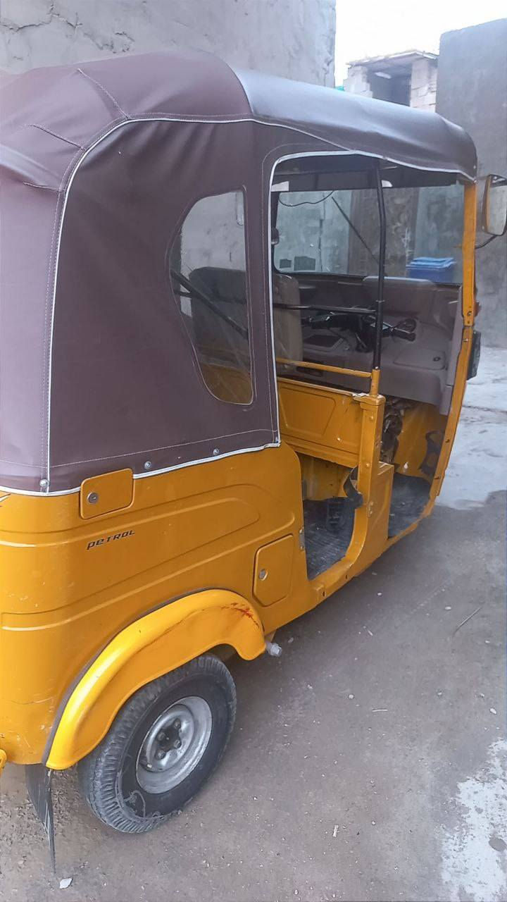 السلام عليكم تكتك للبيع موديل 2021 سنوية بأسمي مكينة مجفتة دواسة خياسات معمرة فقط السعر: 7 
مكان: بغداد 
الرقم: ***********
