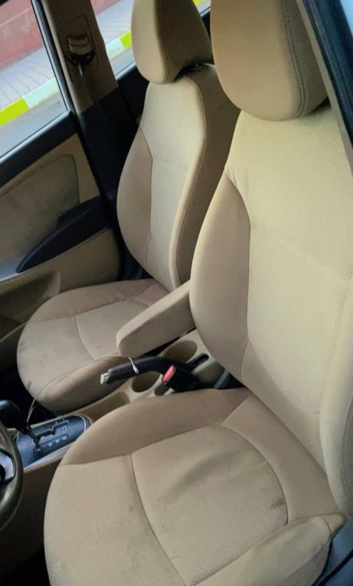 اكسنت 2013 خليجي الشركه العامه  رقم بغداد انكليزي بااسمي مكينه حجم 1600 دوش قطرتين  السعر.  95.  بيها مجال بسيط ***********. كير محرك تبريد تدفئه مكفول  بدون حادث نهائي بيها قطعتين اثر طخه بسيطه والصور موجوده عندي مواصفات اكسنت الشركه معروفه مكاني بغداد ماشيه 93 كم
