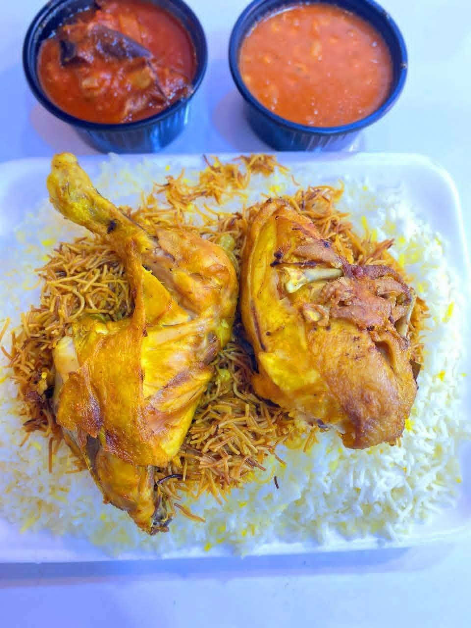 مطبخ تينه طبخ بيت بكادر نسائي متخصص 
وجبة غداء الاثنين
تشريب لحم صينيه ١٢ نفر ب٦
مطبك دجاج صينيه ١٠ نفر ٥
تمن وباميه صينيه ٦ نفر ٣
تمن وتبسي صينيه ٦ نفر ٣
تمن وفاصوليه صينيه ٦ نفر ٣
تمن وطرشانه صينيه ٦ نفر ٣
عنوان المطعم / حي الضباط مقابيل كهربائيات ضوء القمر للحجز والاستفسار الاتصال على ***********
