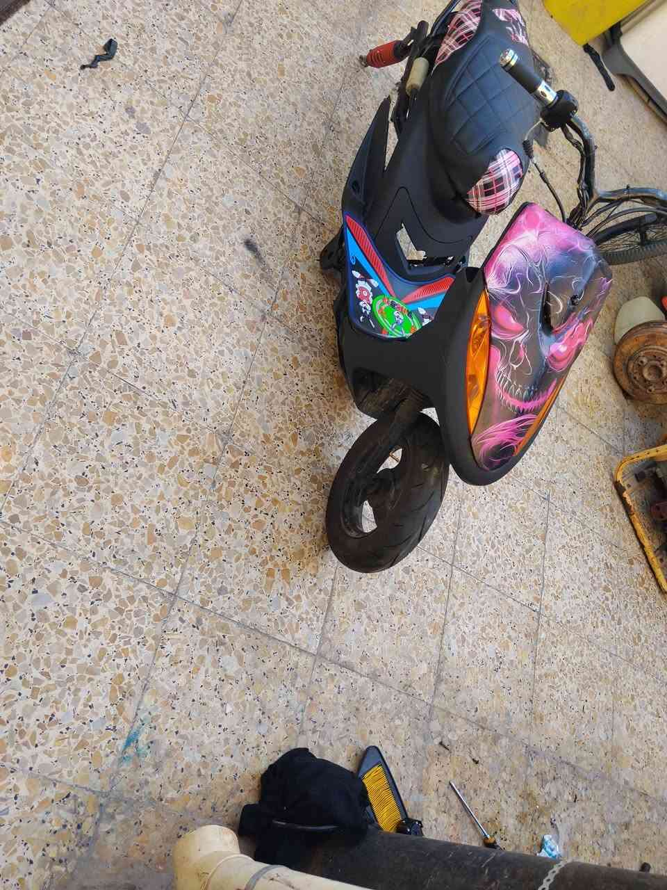 ماكس عداله للبيع ملاحضه دراجه مزوده مشدود عليه دبلات سكنس وشيال وشمعه سكنس نضام  الكابريتر وضفير مال حاوي سكنس هيه وعقله وتفرعاته كامله ومشدوه وعليه باتري، 9امبير كفر امامي موشم كشن مغلف جلد تانكي جديد هستوني شاده سبايدر جديد دبلات امامي جديد تاير امامي جديد كشن كامل هو والحوض جوزه تشغيل مال حاوي تفصيخ انه شاده بيدي واير سكليتر واير بريك كله كامل وجاهز دارجه نقص بس مكينه الشاصي مطول وشغل عدل سواد تخم كامل حته ترايش عندي دراجه نقص بس مكينه ملاحضه المكينه مال سكنس كابريتر 4ولف تجي  سعره 375وبي مجال مكاني بصره القبله قرب سوق المسطر الاستفسار ***********
