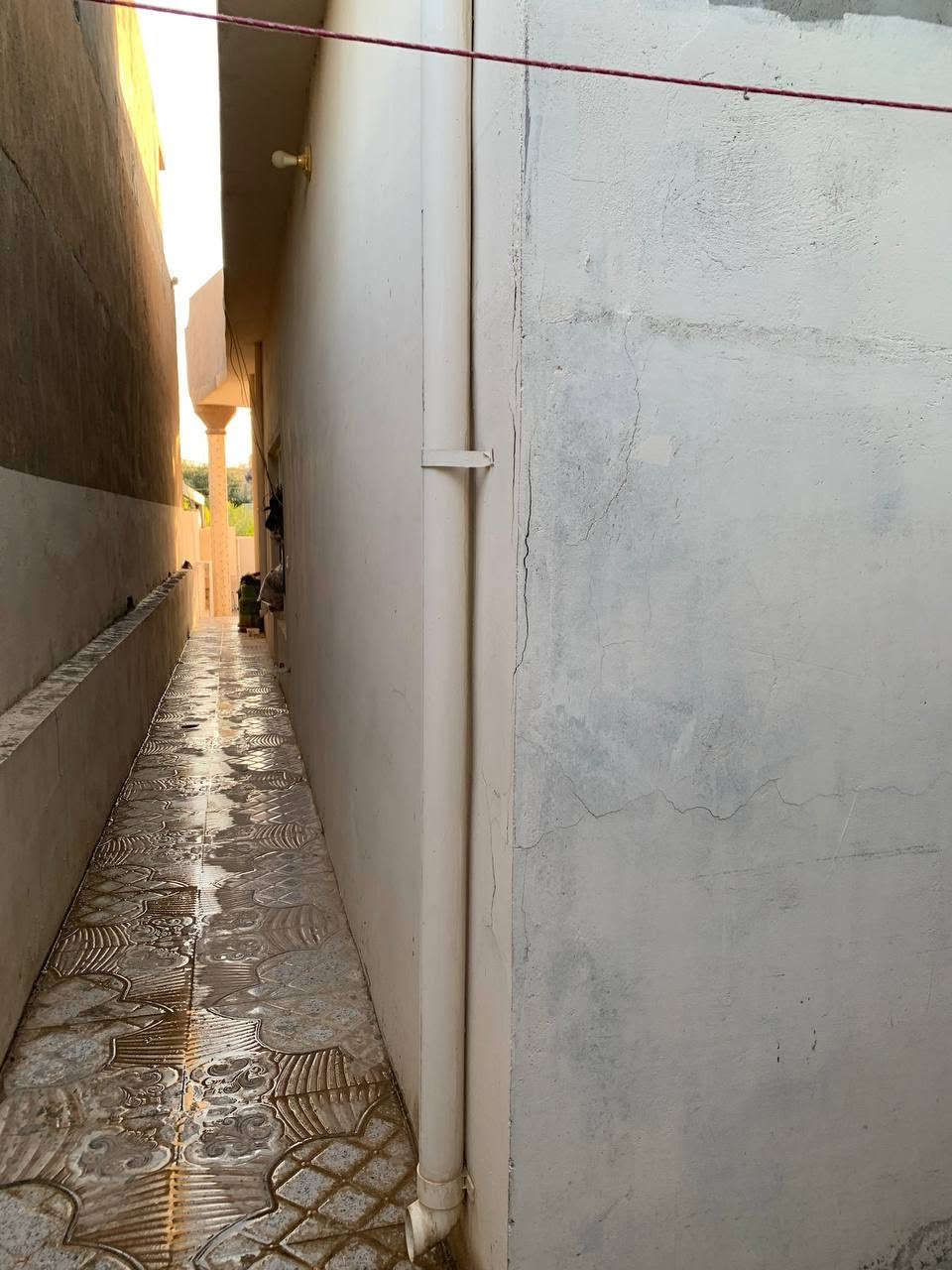 بيت للبيع الموقع:عبور جسر ديالى فرع مشروع الماء
المساحه٢٥٠متر
ماء مستمر ٢٤ساعه
غرفتين +غرفه في البيتونه
استقبال 
هول كبير 
مطبخ
٣حمامات
٢تواليت
حوش كبير١٥متر
مساحه كبيره وره البيت 
سطحين 

معه الأثاث أو بدونه كامل
للتواصل :***********
