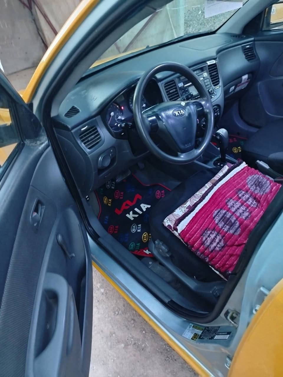 السلام عليكم كيا ريو 2009
رقم ذي قار مسطره بسمنا هيئه وغرامات صفر طخم تاير جديد كير قبل شهر شديتو مال گصه مكينه شرط غرقه جديده باتري جديد ضرر عقجين مبدل فقط  السعر 82 وبيها مجال للاستفسار ***********

