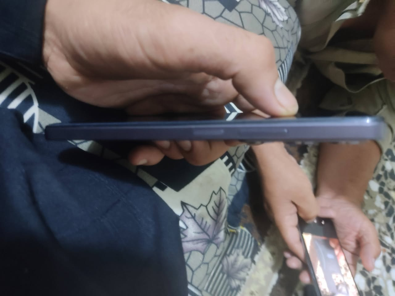 ريلمي c75 ذاكره 512 ضد الماء والكسر الجهاز مكفول ما عده شخط بالشاصي بالقرب من منفذ الشحن موضح بالصورة 225 وبي مجال حك الجيه العنوان بغداد هذا رقم الهاتف لو واتساب ***********
