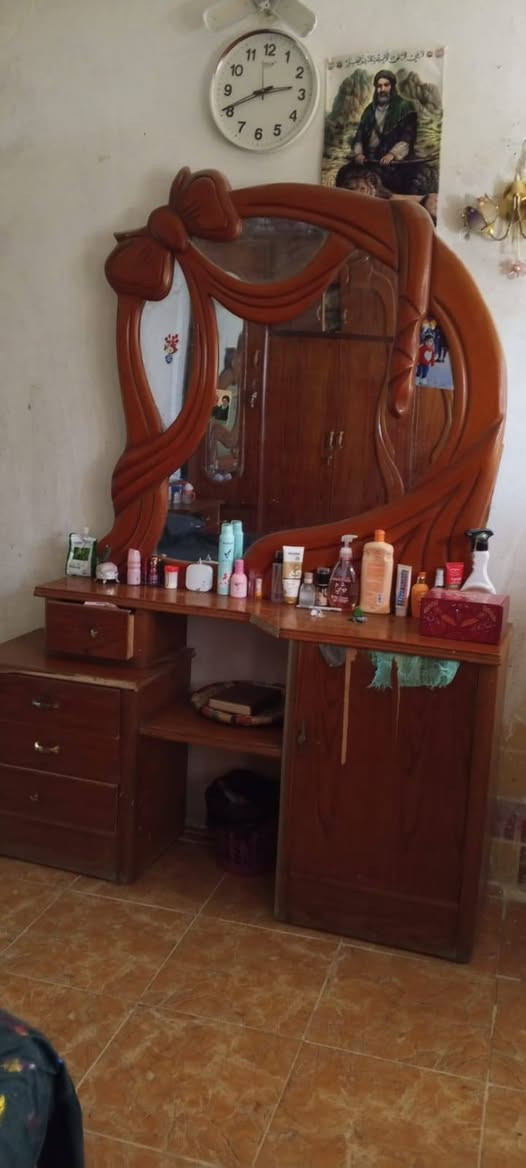 سلام عليكم عندي غرفه نضيفه الله شاهد اريدهه 550وبيهه مجال بسيط عنواني بغداد شعب ***********
