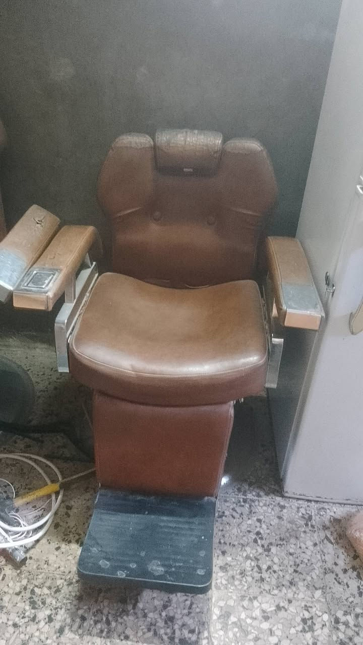 كراسي حلاقة للبيع شبح واحد شغال والثاني يرادلة صيانة بغداد العبيدي
*********** واتساف فقط
