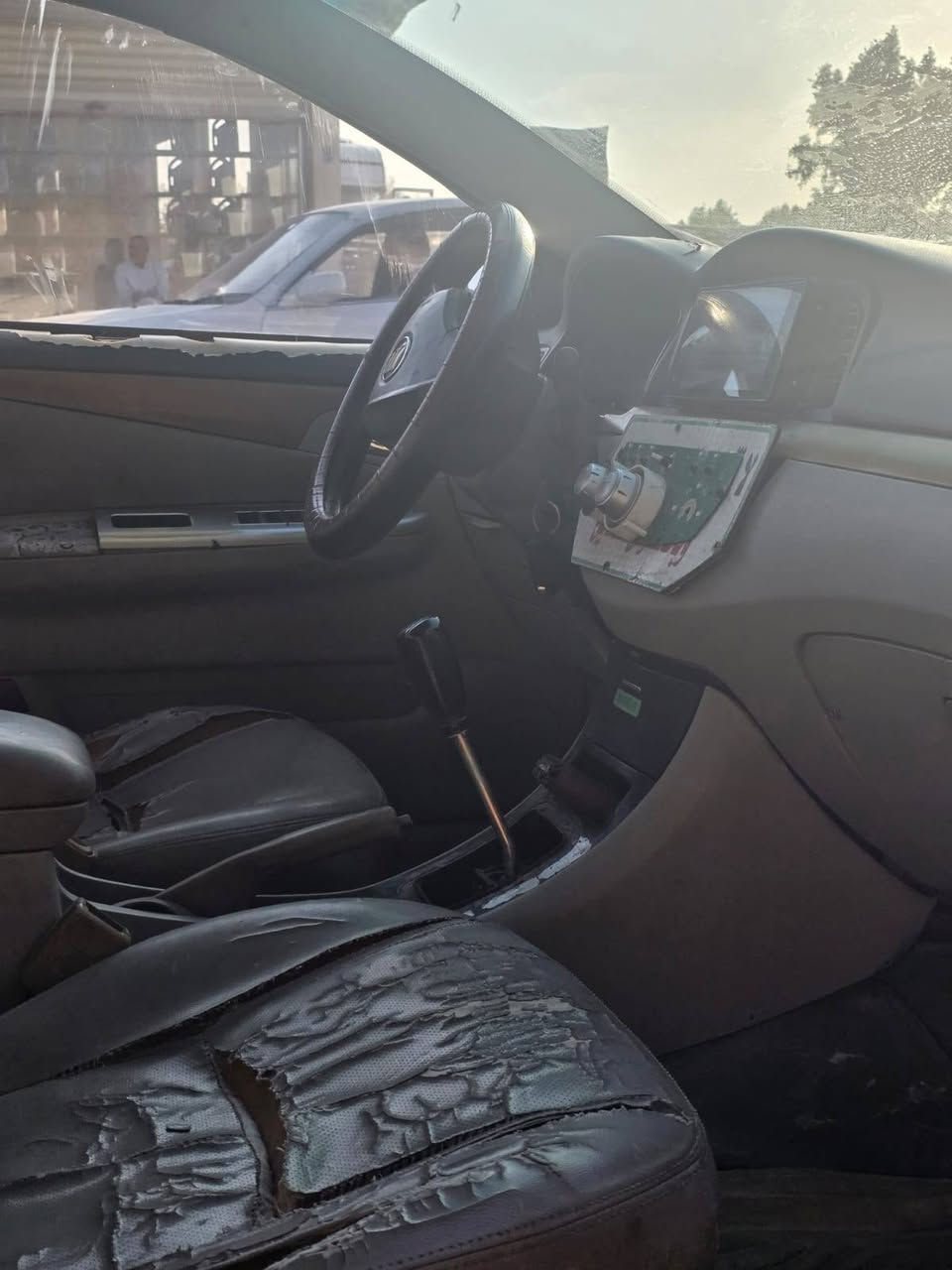 سلام عليكم سياره ليفان موديل 2011رقم احمر راعيه ماندله ابيع كوم حديد اكفلك ع الحرام والحلال السعر 8ورقات وبيه مجال العنوان البصرة أبي الخصيب سياره تشتغل وتمشي وين مايعجبك بس المكينه معلكه ولف تشتغل تك بس رقم الهاتف ***********
