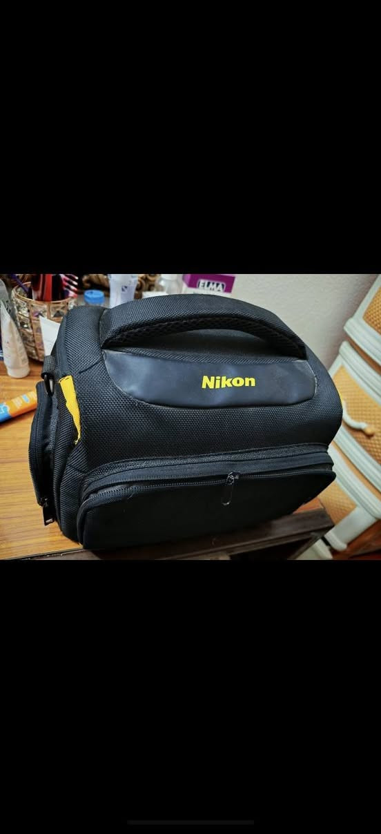 للبيع كامره Nikon D3500 بحالة ممتازة جداً واستعمال خفيف، تصوير احترافي وجودة عالية.
تجي كاملة ويا جميع ملحقاتها الأصلية:
✔️ عدسة
✔️ قبغ عدسة
✔️ حزام كتف
✔️ شاحن + بطارية
✔️ جنطة نيكون أصلية
💰 سعر مناسب وبيها مجال للشراي

للاستفسار المراسله على الخاص 📩


**إذا كنت صاحب هذا الإعلان وتريد حذفه لأي سبب، رجاءا أرسل رسالة إلى الدعم الفني**