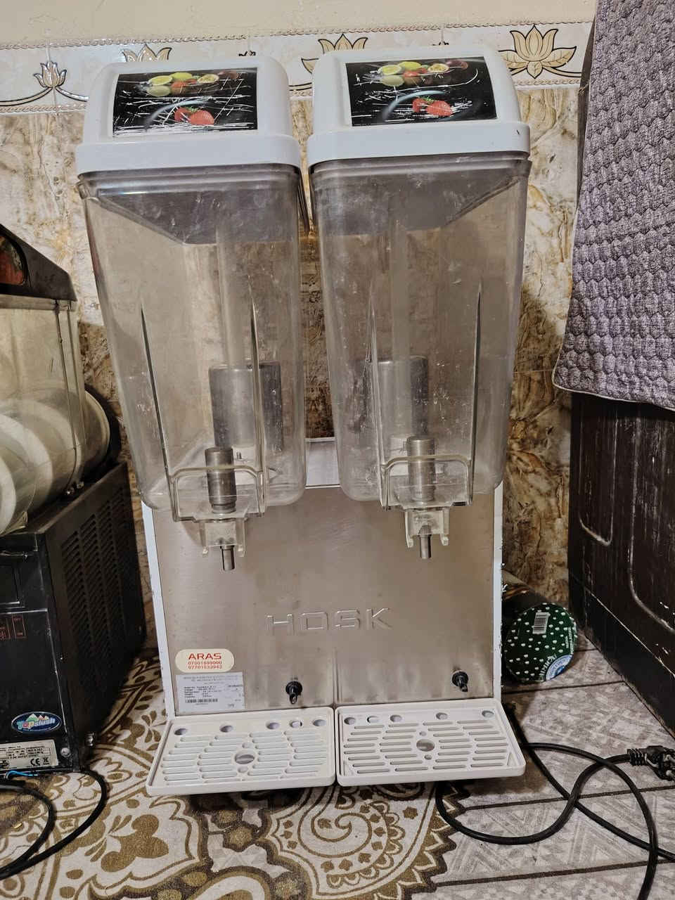 السلام عليكم من رخصت ابو الكروب كراسي صالون حلاقة وبرادات عصائر وجهاز آرو مستخدم للبيع السعر الاتصال بالرقم ***********علي
