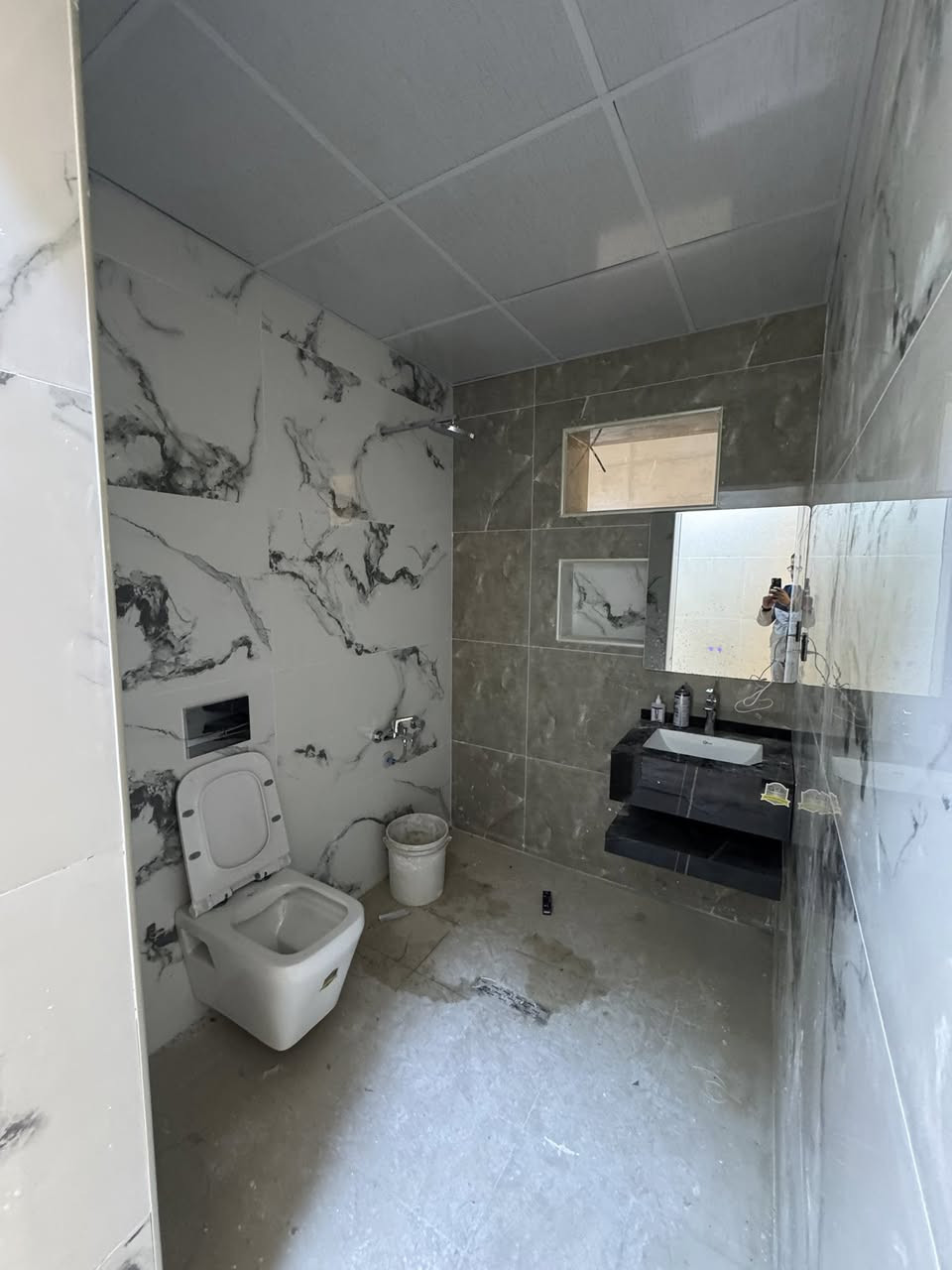 السلام عليكم 

دار 100 متر للبيع

‏حي الجهاد  (ديوان المخابرات خلف شارع 60)

بناء حديث 2026

‏يحتوي على صالة ومطبخ وخدمات  عدد2 

‏وغرف نوم عدد 5غرف 🛌 

‏للاستفسار الاتصال أو واتساب على  

‏***********
