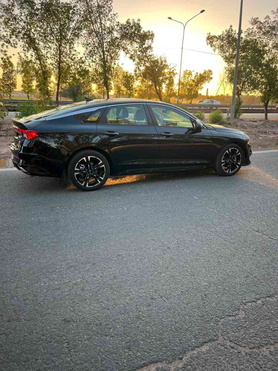 بيع مستعجل
موديل 2024

Kia K5 gt -line 

ماشيه 48 الف 

مواصفات السياره : 

1- بصمه أبواب و تشغيل عن بعد 

2- كشن ألسائق كهرباء 

3- شاشه كبيره 

4- لد نهاري 

5- ويل كب 18 

6- شاشه عرض أعطال بالدشبول 

7- كروز سرعه ذكي ( مثبت سرعه) 

8- كشنات تدفئة 

9- سايد بريك كهربائي 

10- GPS 

11- صندوق كهرباء 

12- قيادة ذاتيه 

13- شاحن واير ليس 

14- تحديد مسار 

15- مخارج شحن امامي و خلفي 2 

16- داخل احمر ) 

17- جام اوتو السائق 

18- مانع أنزلاق 

19- كامره دواره 

20- حجم ألمحرك 1600 توربو 

(حادث ألسياره جاملغ وبنيد   سعر السياره 153 للأستفسار  *********** السياره كلش جديده واحلى من الصور المكان بغداد
