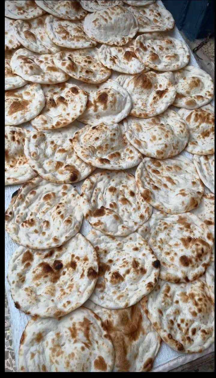 السلام عليكم ورحمه الله وبركاته افران ومعجنات الكرم/
انواع الصمون انواع الشعير انواع المعجنات 
توست ابيض واسمر دايت 2الف 
لبناني ابيض واسمر دايت 1الف
شعير خالص مل سكري 10الف 
صمون حجري 10الف
وصمون توماتيك 10الف
معجنات بقصم مل شاي كيلو 3الف 
وكيك ومعكروني 1الف 
استلام طحين العوائل خلطات لحم بعجين 
يوجد توصيل للحجز على ارقام الهاتف 
***********/***********
